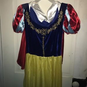 Adult Snow White costume!